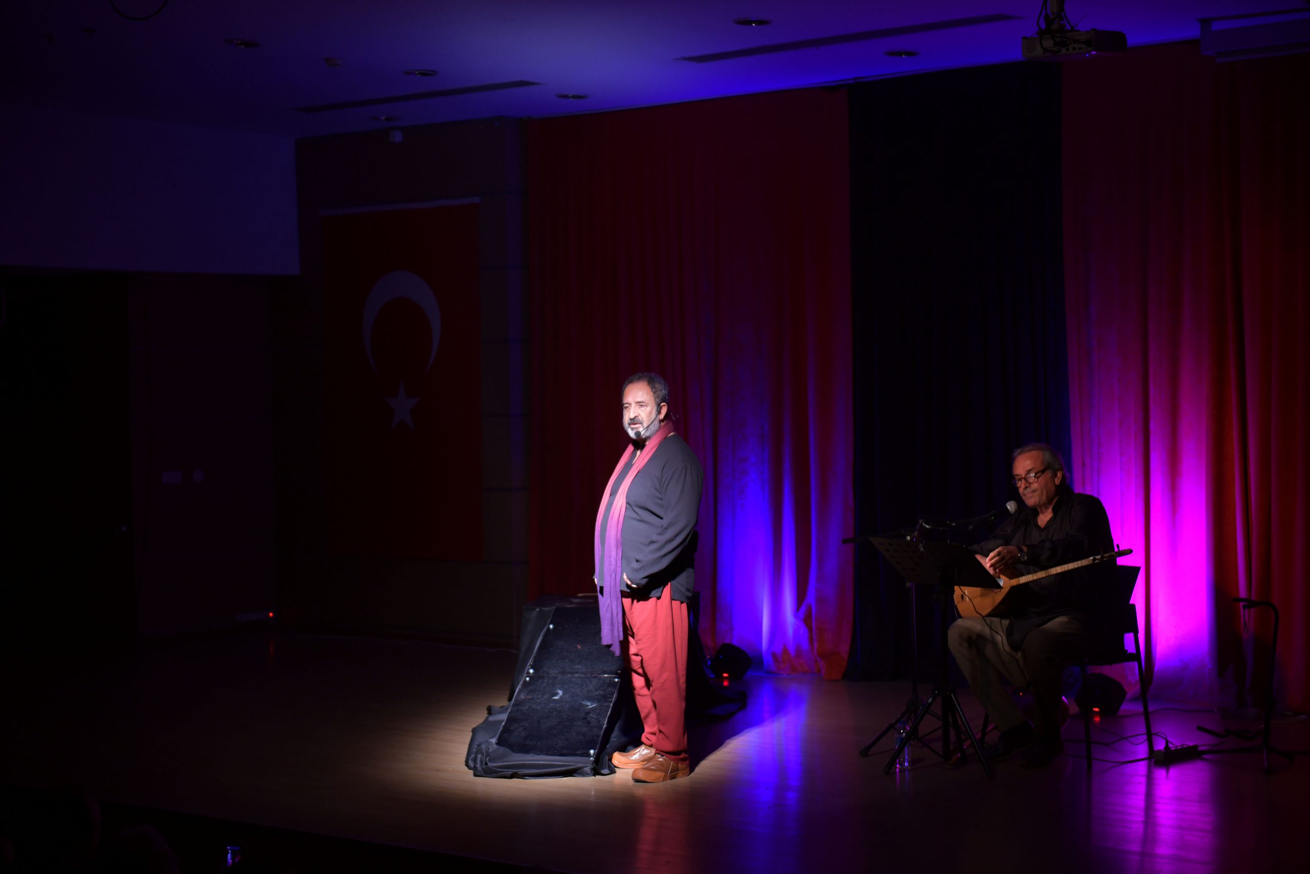 Çiğli'de Şeyh Bedrettin sahnelendi... Gümrükçü, 