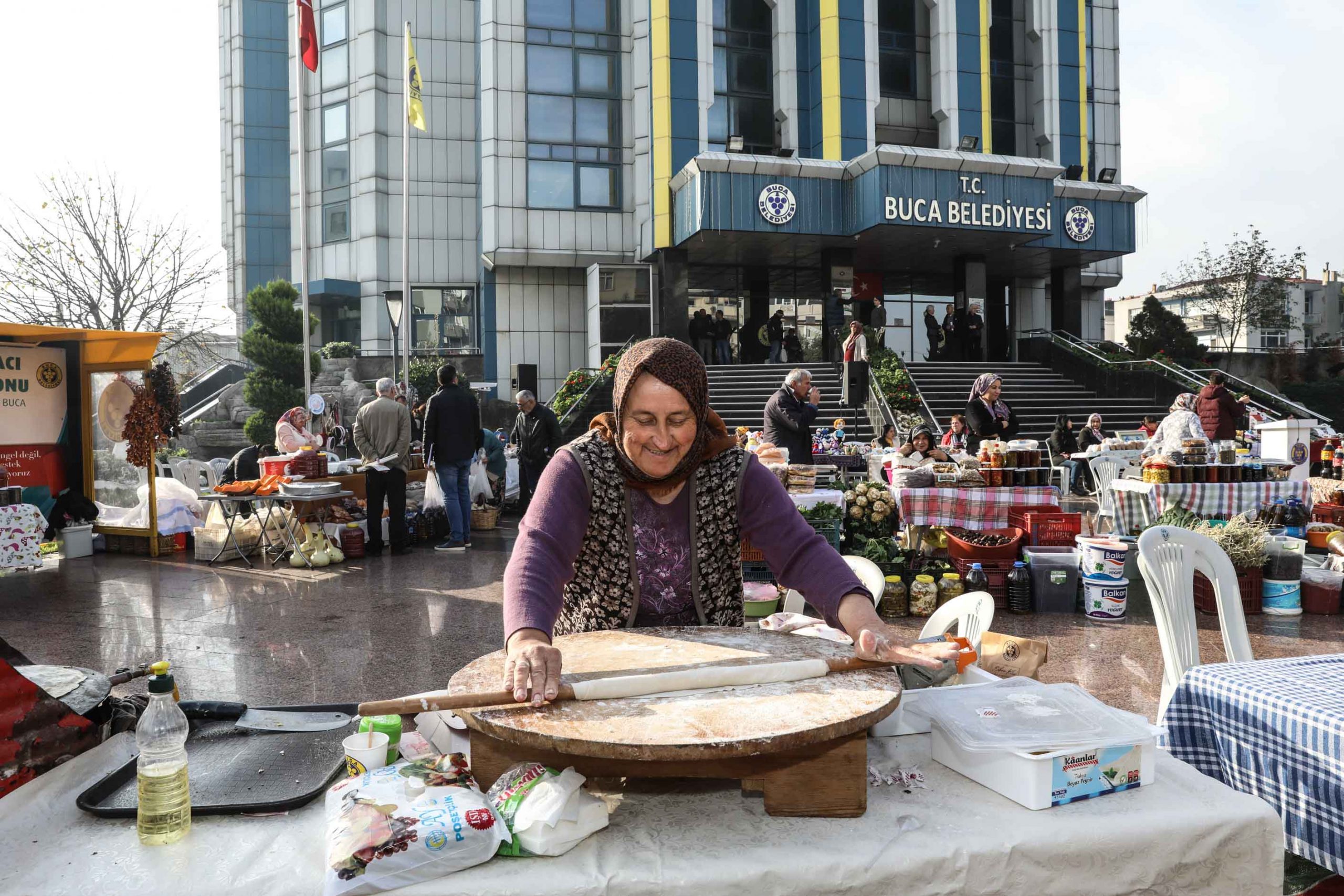 Buca’da “aracısız” halk pazarı