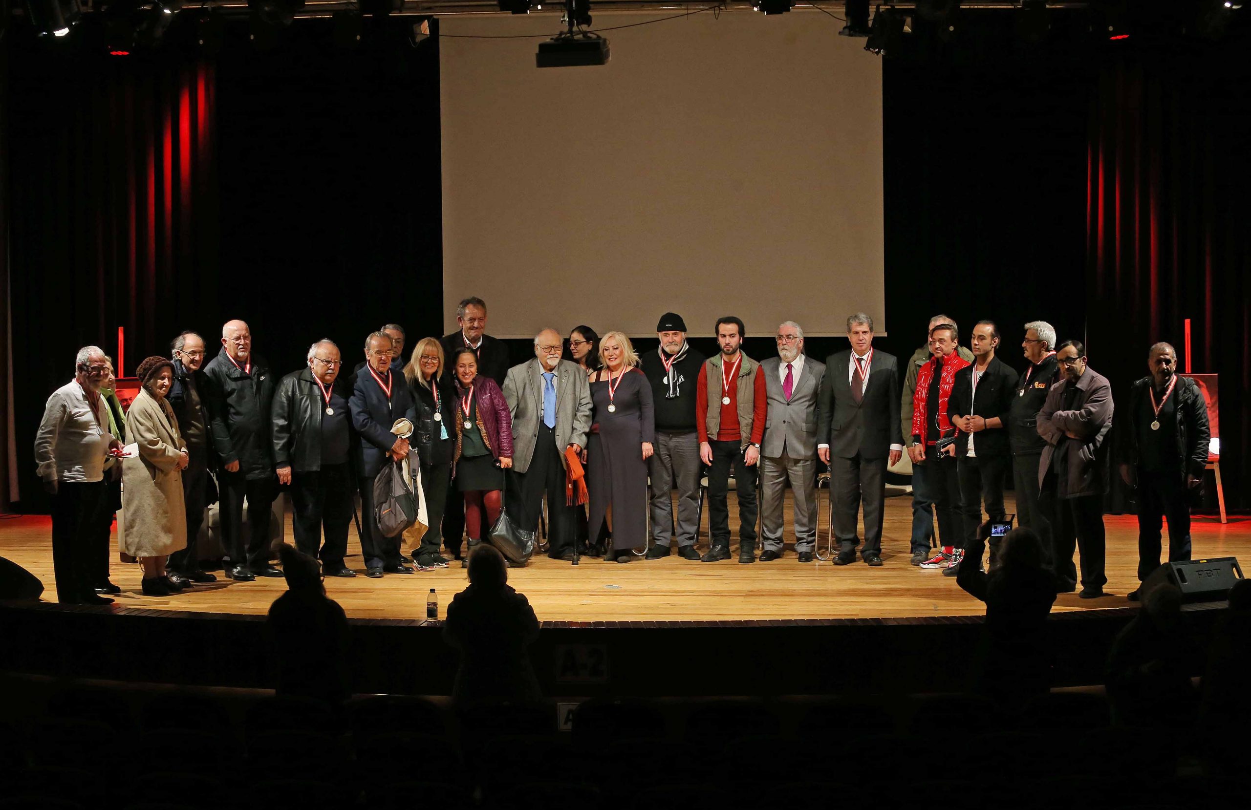 Karşıyaka'da Suat Taşer anıldı: Adını taşıyan salonda yaşamı ve sanatı anlatıldı