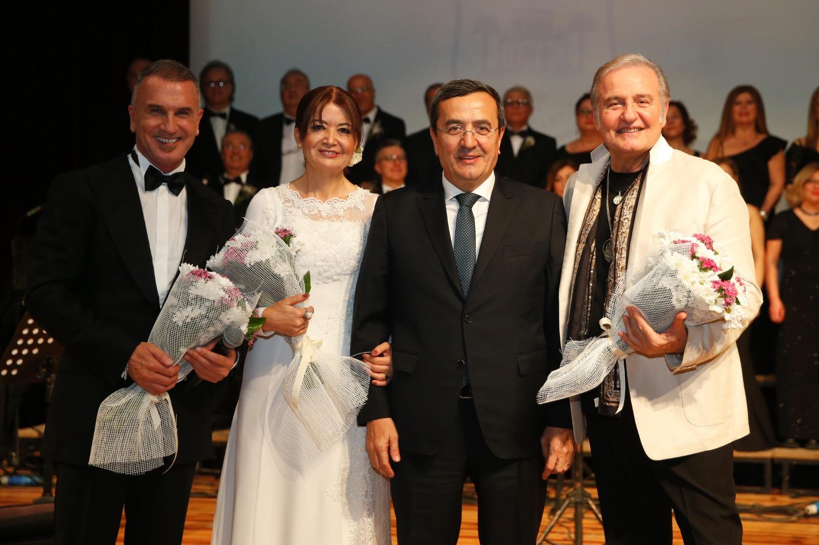 Konak’ta Erdura ile nostalji rüzgarı esti