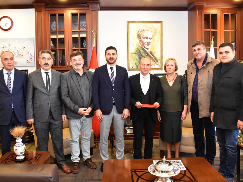 Başvuru dosyası Soyer'e teslim edildi! Foça Cittaslow yolunda