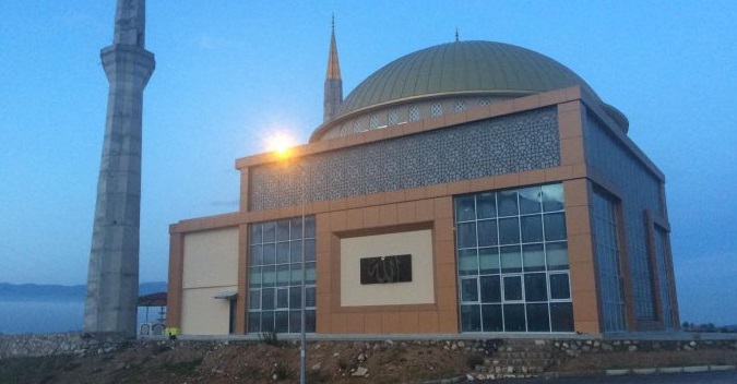 ‘Yeşil alan’ üzerine ruhsatsız cami yaptılar: Kimse itiraz edemiyor!