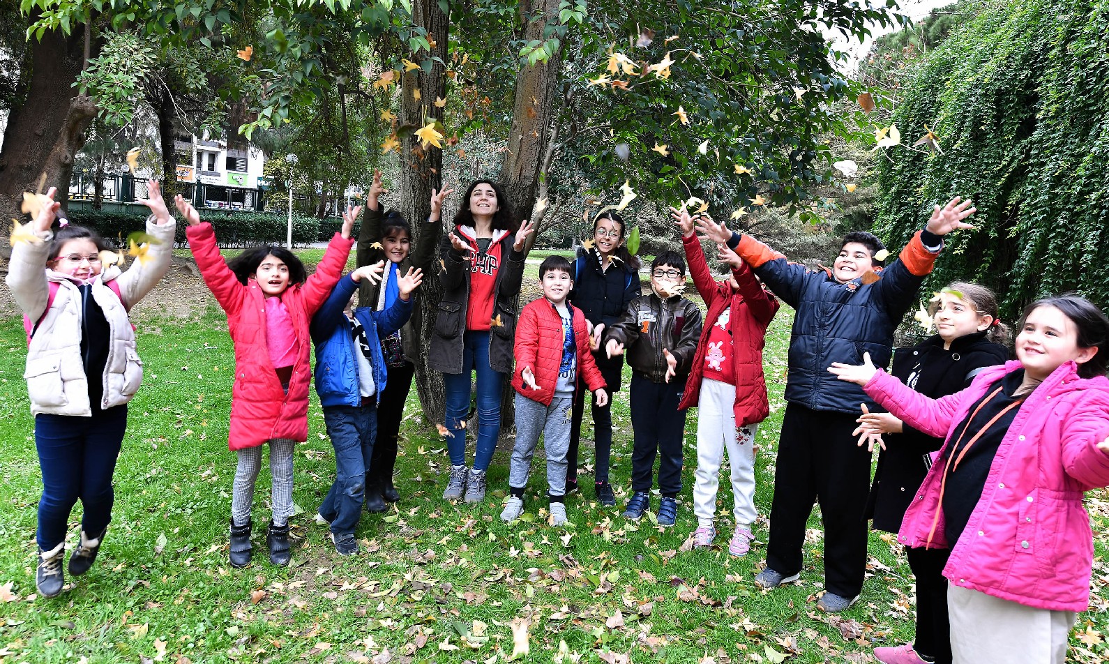 Soyer, 'arka sıradaki' çocukları unutmadı: Çocuk Keşif Atölyeleri Merkezi açıldı