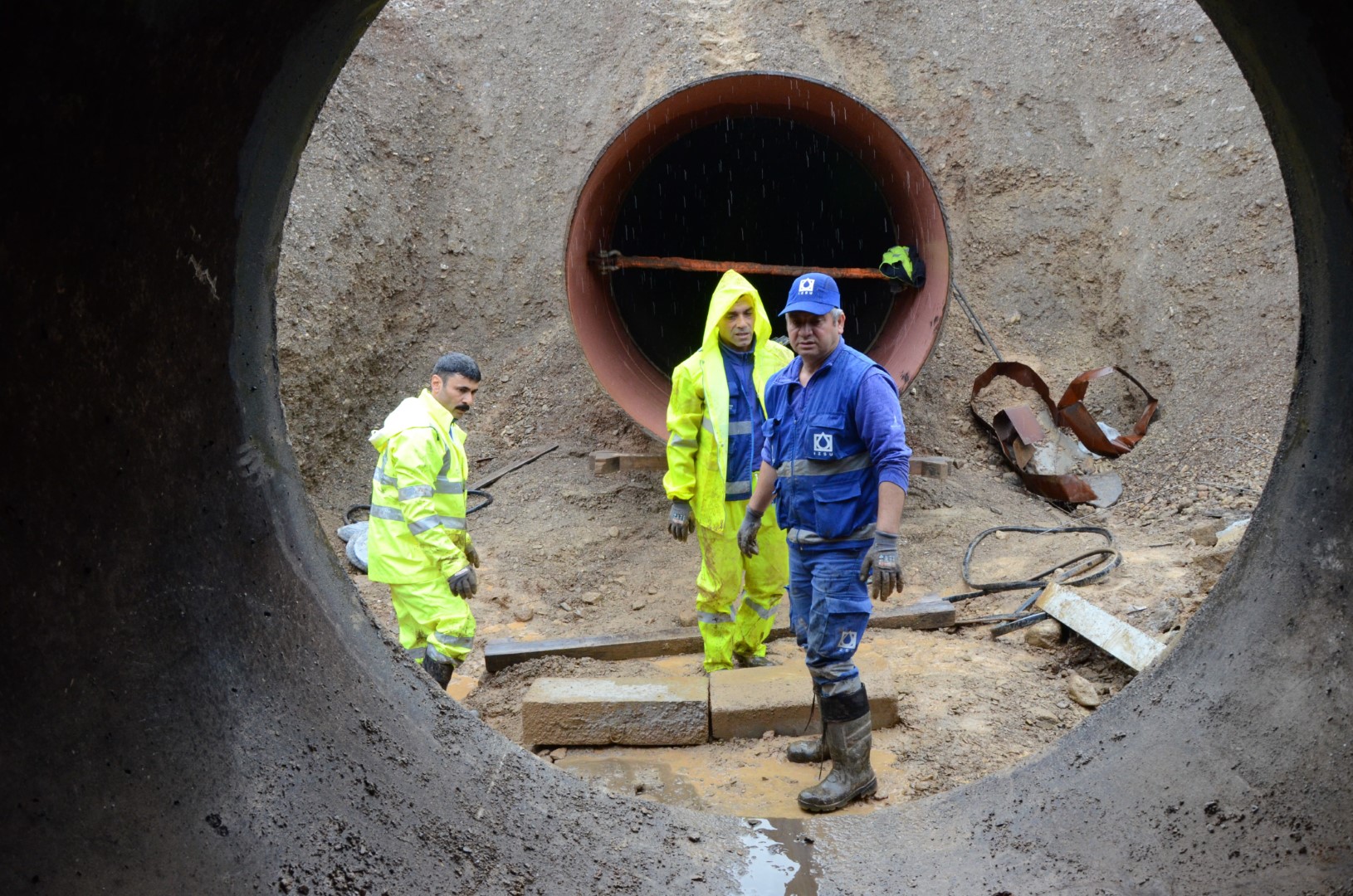 İZSU’da arıza seferberliği: Şiddetli yağmurda aralıksız mesai