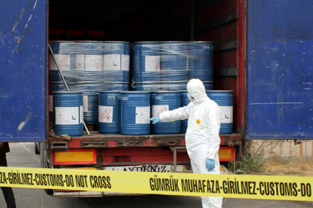 Sınırda 18,4 ton siyanür ele geçirildi