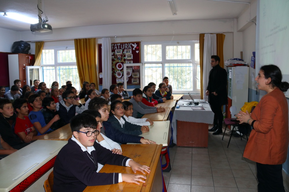 Çeşme’de öğrencilere “Sıfır Atık Eğitimi” 
