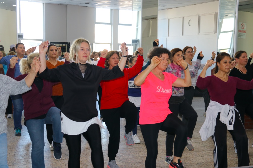 Çeşme’nin kadın efeleri sahnede!