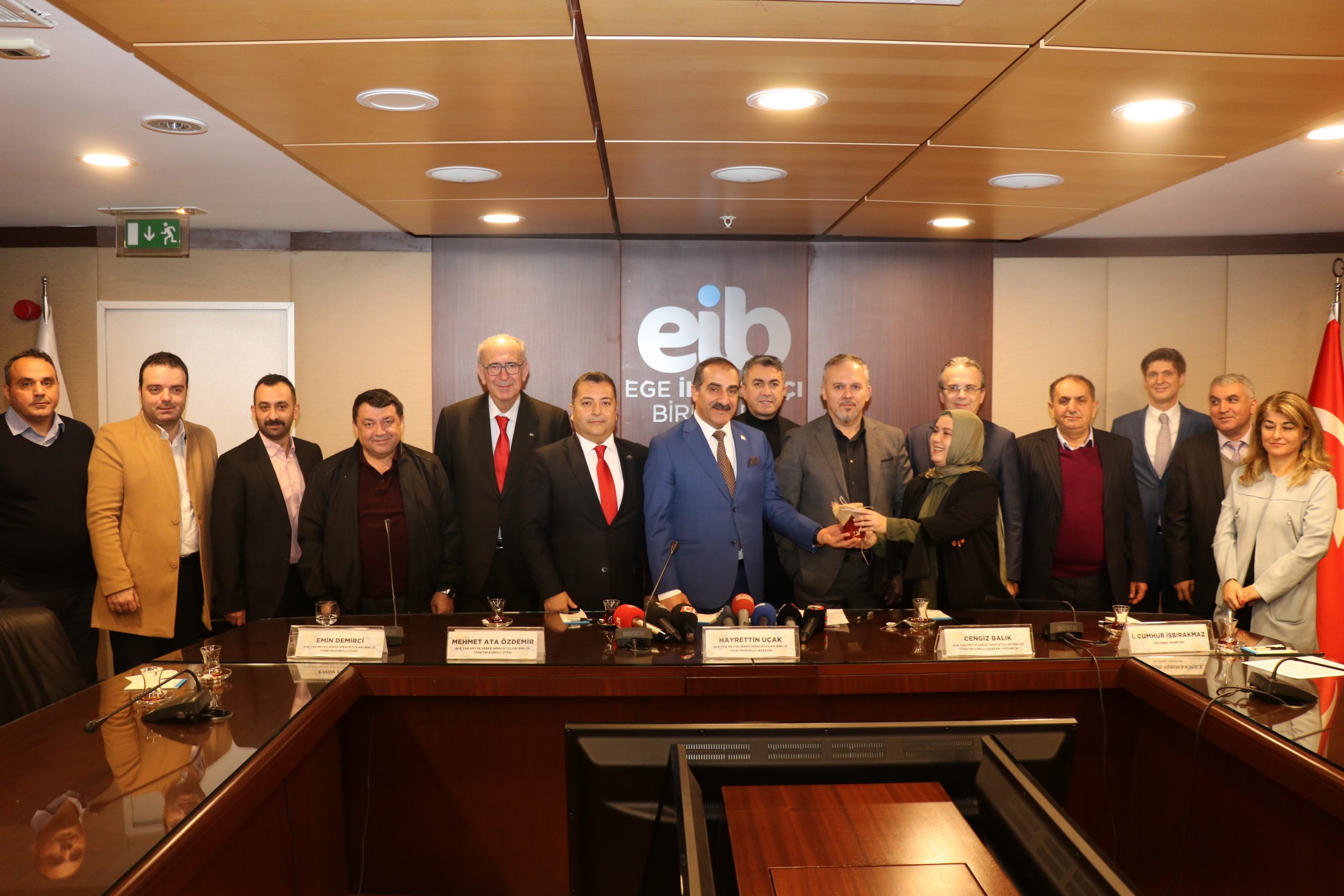 Egeli yaş meyve sebze ihracatçıları Uzakdoğu ve Afrika’ya açılacak