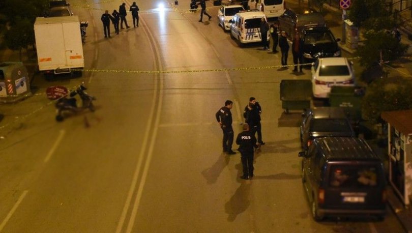 İzmir’de kanlı pusu: İki masum insan arada kalarak yaşamını yitirdi!