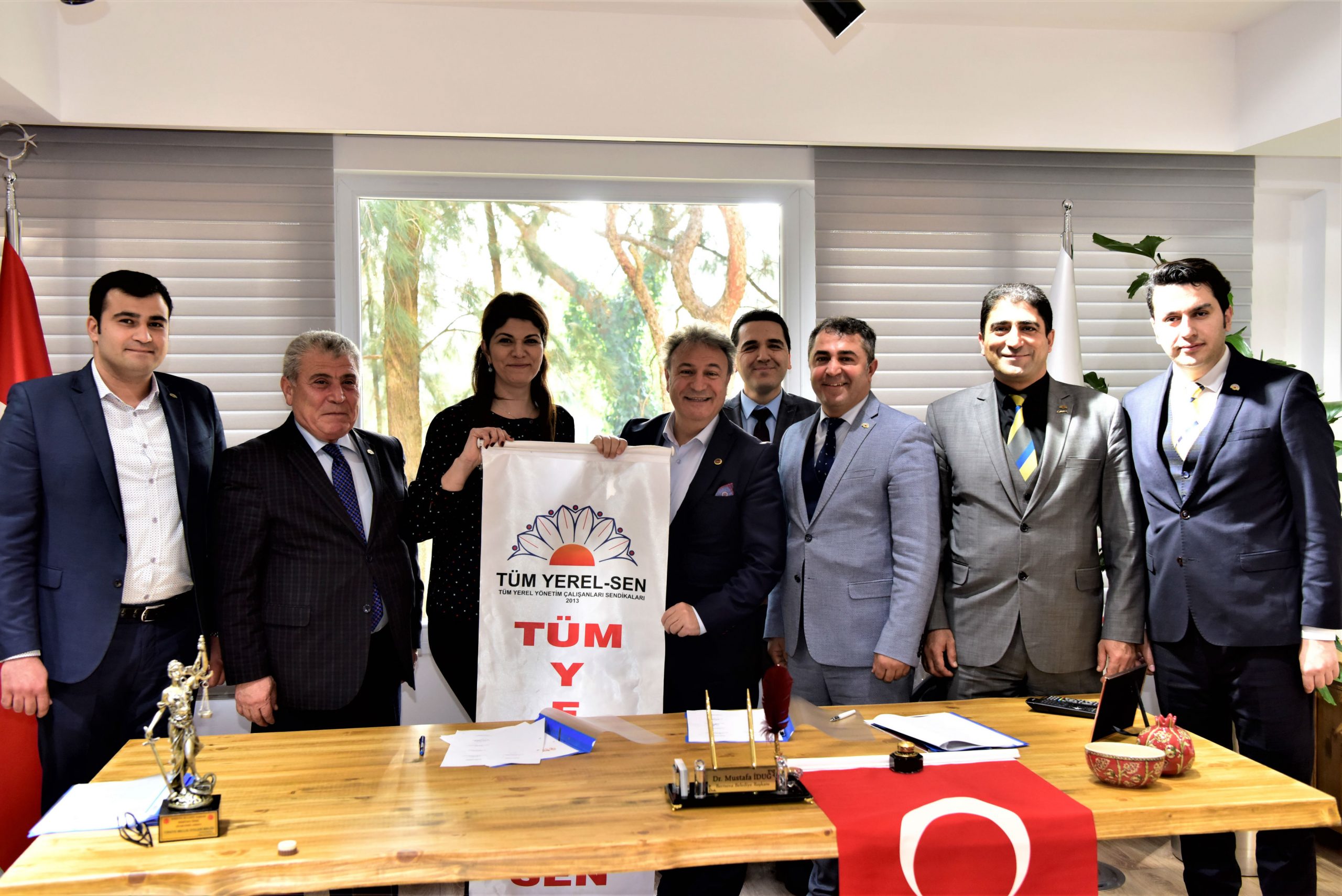 Bornova'da toplu sözleşme sevinci: 341 memura 300 TL zam