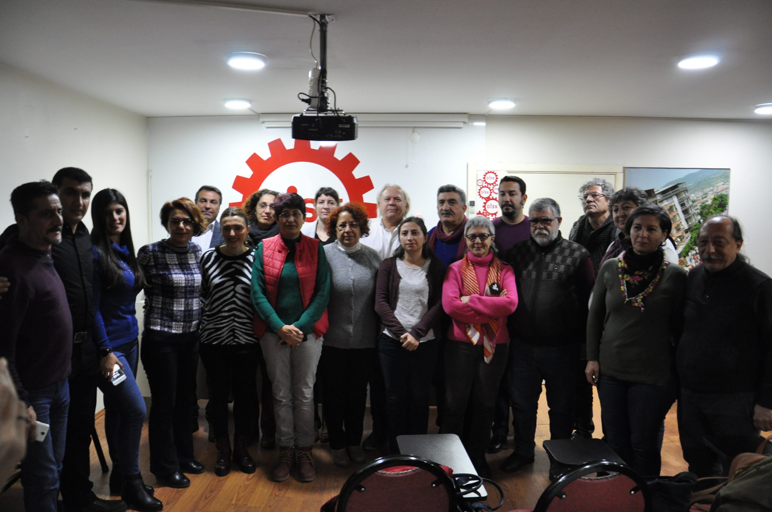 İzmir Emek ve Demokrasi Güçleri'nden tezkere açıklaması: Ölüm değil barış istiyoruz