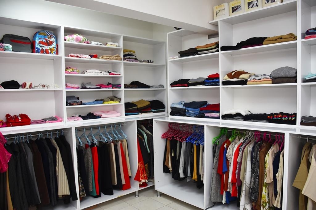 Dikili'de ihtiyaç sahibi insanlar artık üzülmeyecek: Sosyal Market açıldı