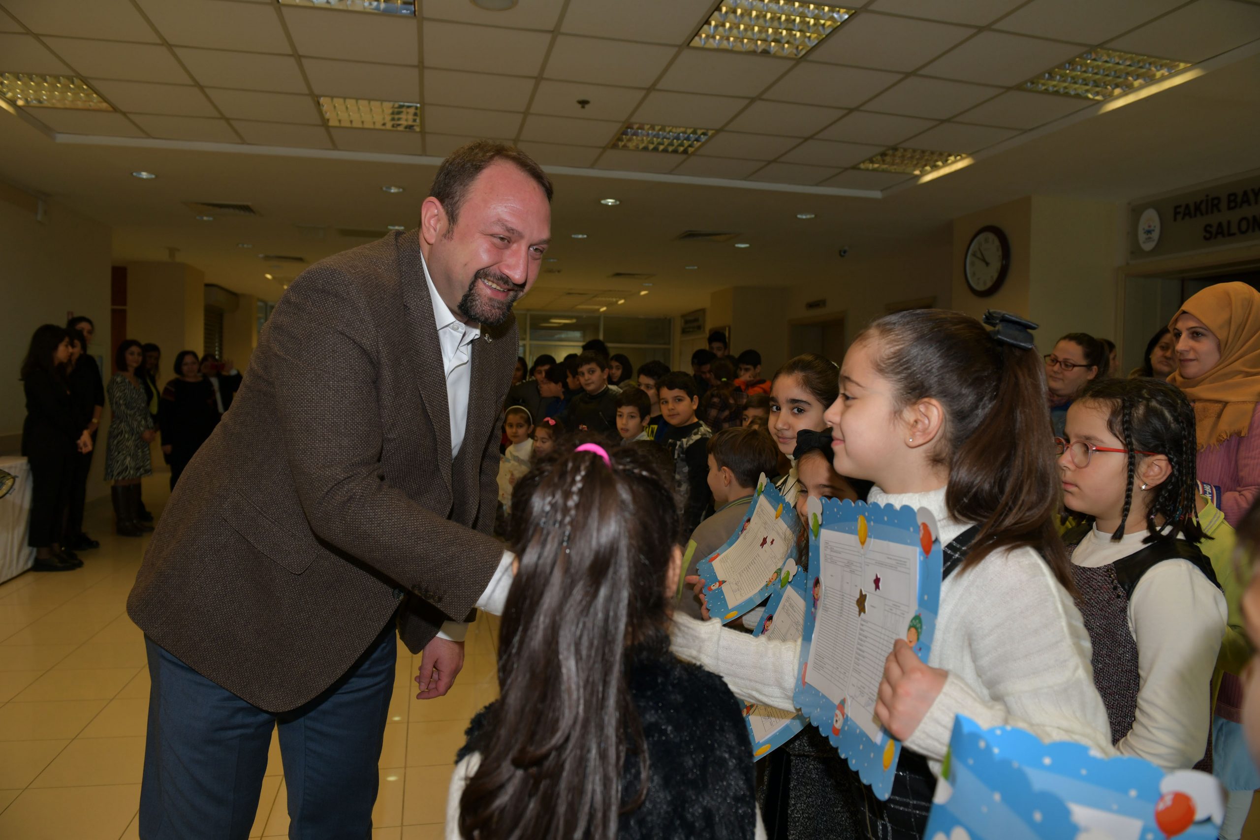 Çiğlili çocuklar tatile eğlenerek girdi