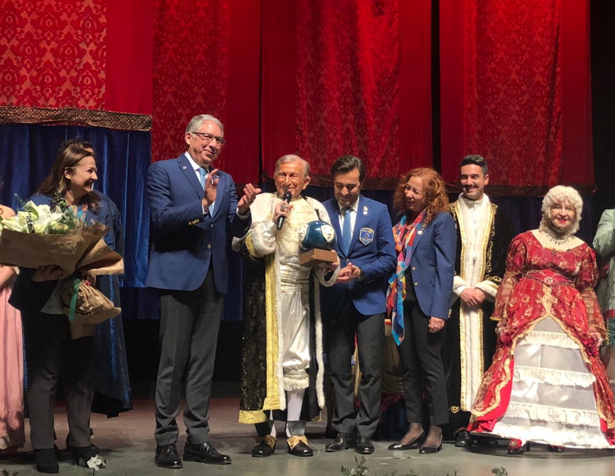 Yılın meslek hizmet ödülü Haldun Dormen'e