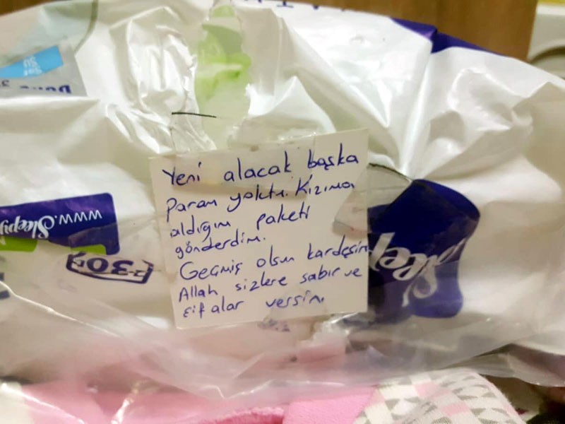 Yardım paketinden çıkan not duygulandırdı