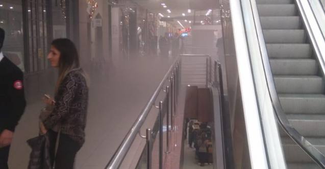 Çiğli'de AVM'de yangın: Tahliye edildi