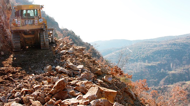Ödemiş'te yüz yıllık hayal gerçekleşiyor: Kemer-Bozdağ yolunda ilk etap tamam!
