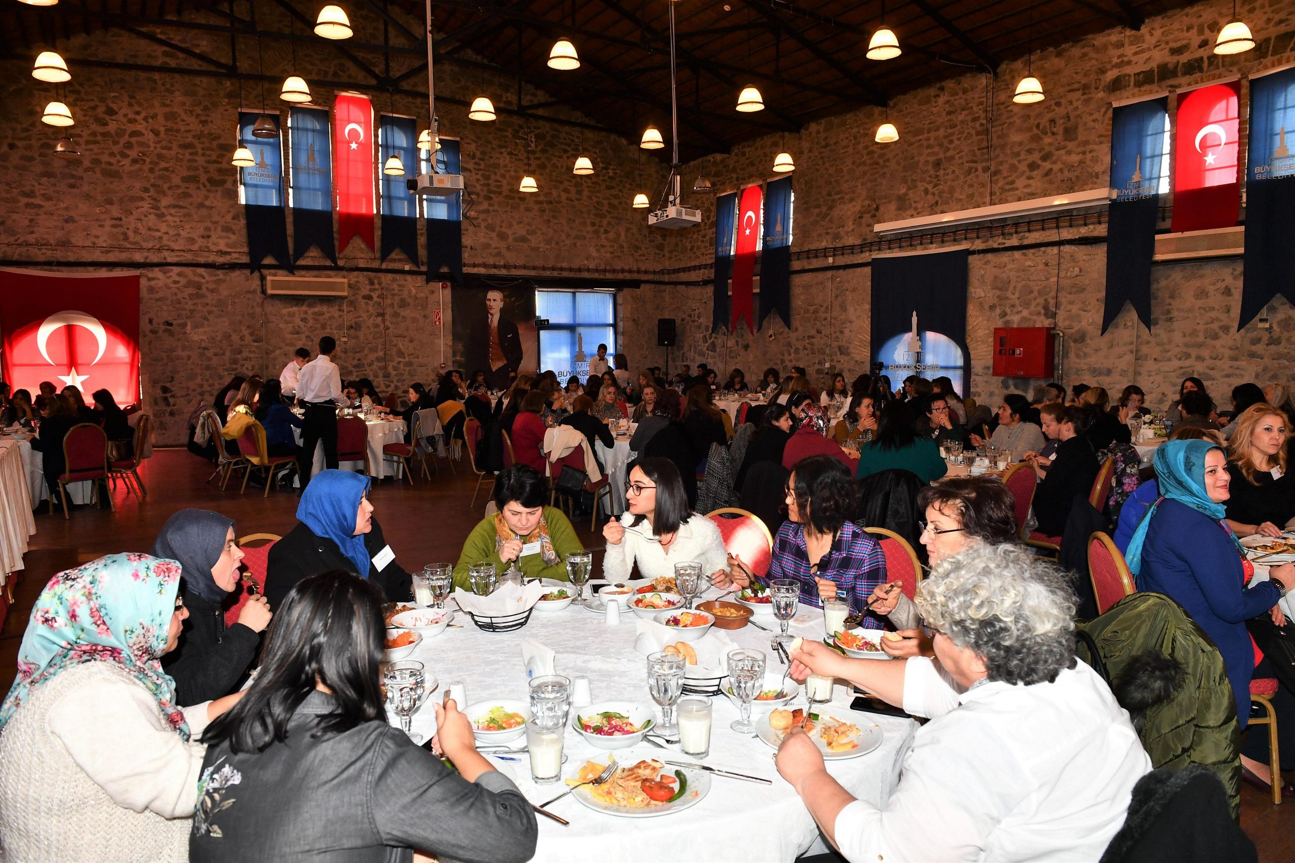 İzmir’in kadın muhtarları bir araya geldi