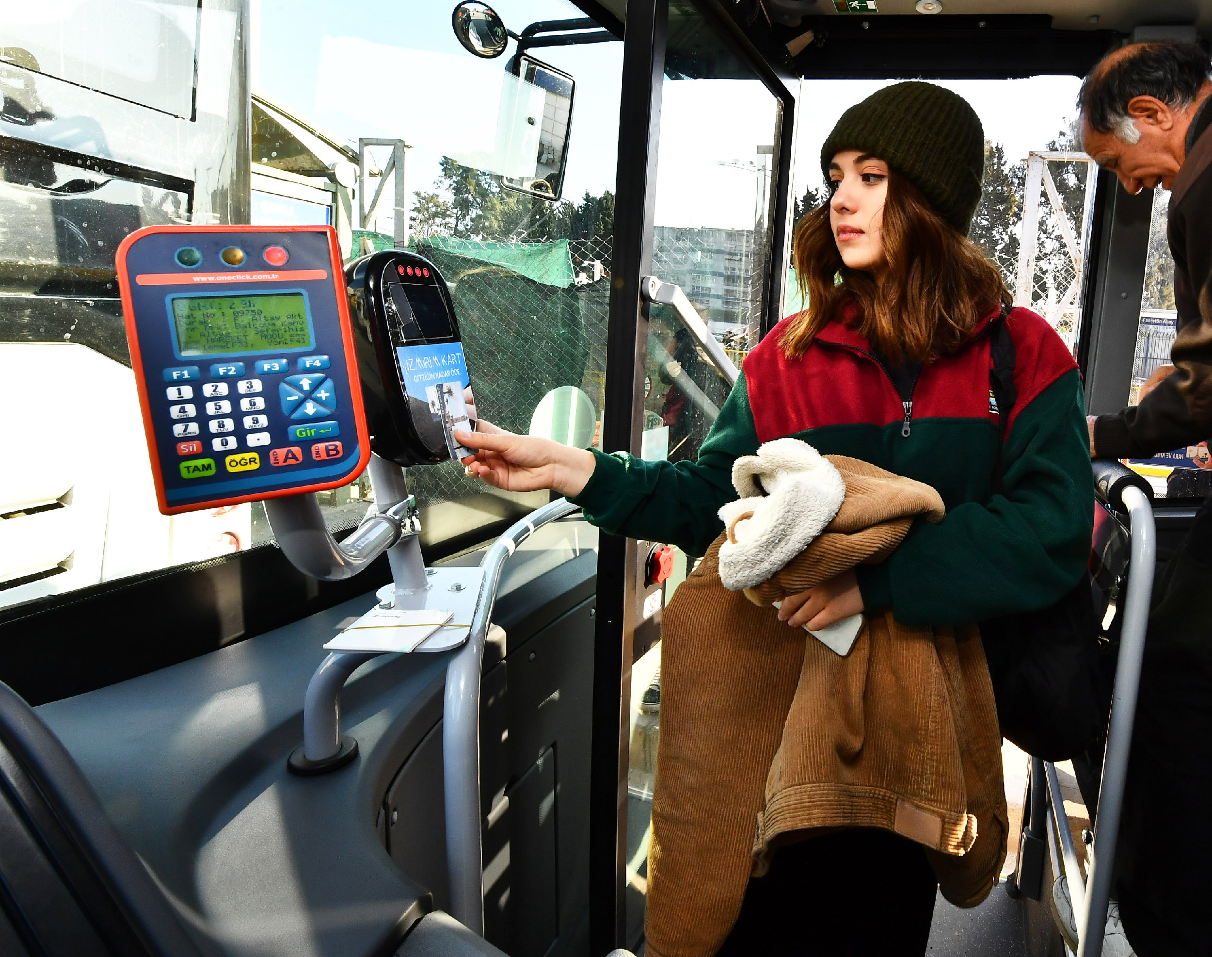 Vatandaşlar yeni uygulamaya hızlı alıştı: İZTAŞIT ilk iki haftada 113 bin yolcu taşıdı
