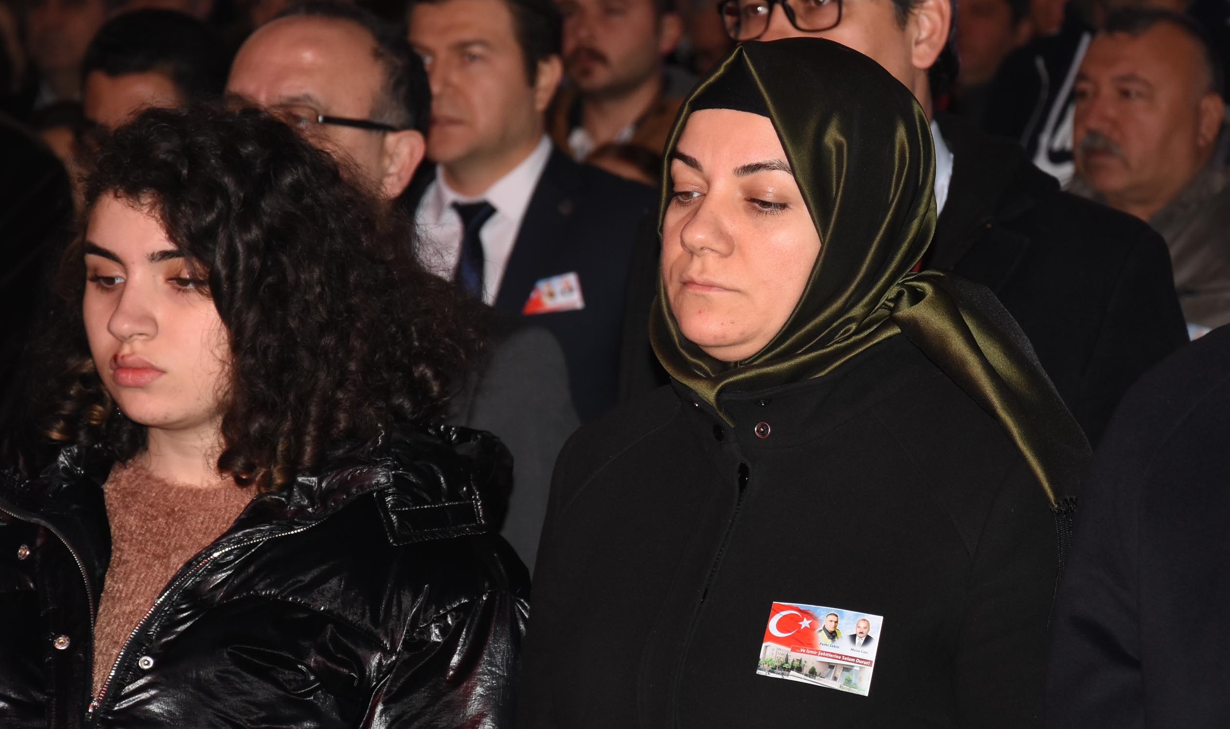 İzmir kahramanlarını gözyaşları içinde yad etti