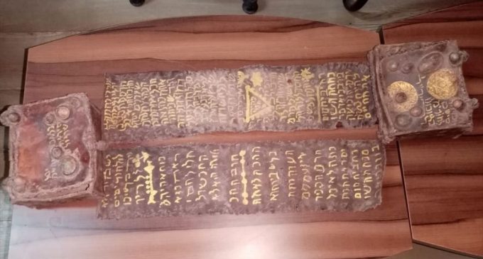 Bursa’da 2.5 milyon dolarlık Tevrat ele geçirildi