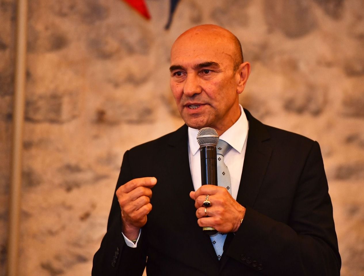 Soyer'den bir ilk: Ak Parti ve MHP'li başkanlarla buluşuyor!