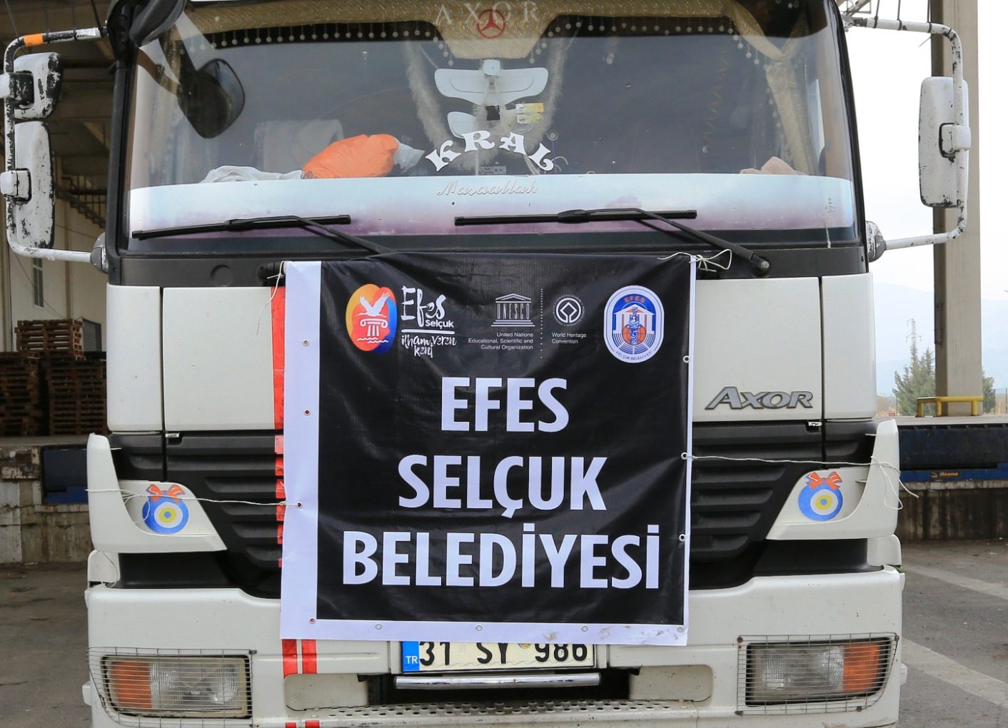 Efes Selçuk'tan yola çıkan yardımlar yerine ulaştı