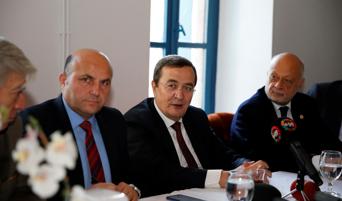 İzmir Medya Platformunda konuşan Batur: Kentin estetiğine ihanet ettirmem