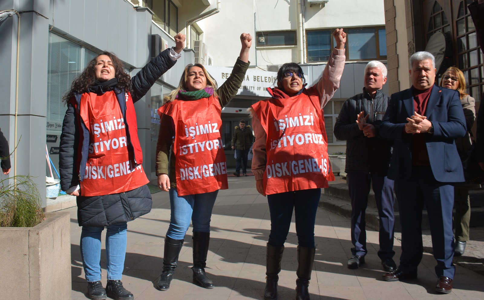 Sendikalarını değiştirmeyen kadınlar işten çıkartıldı: 