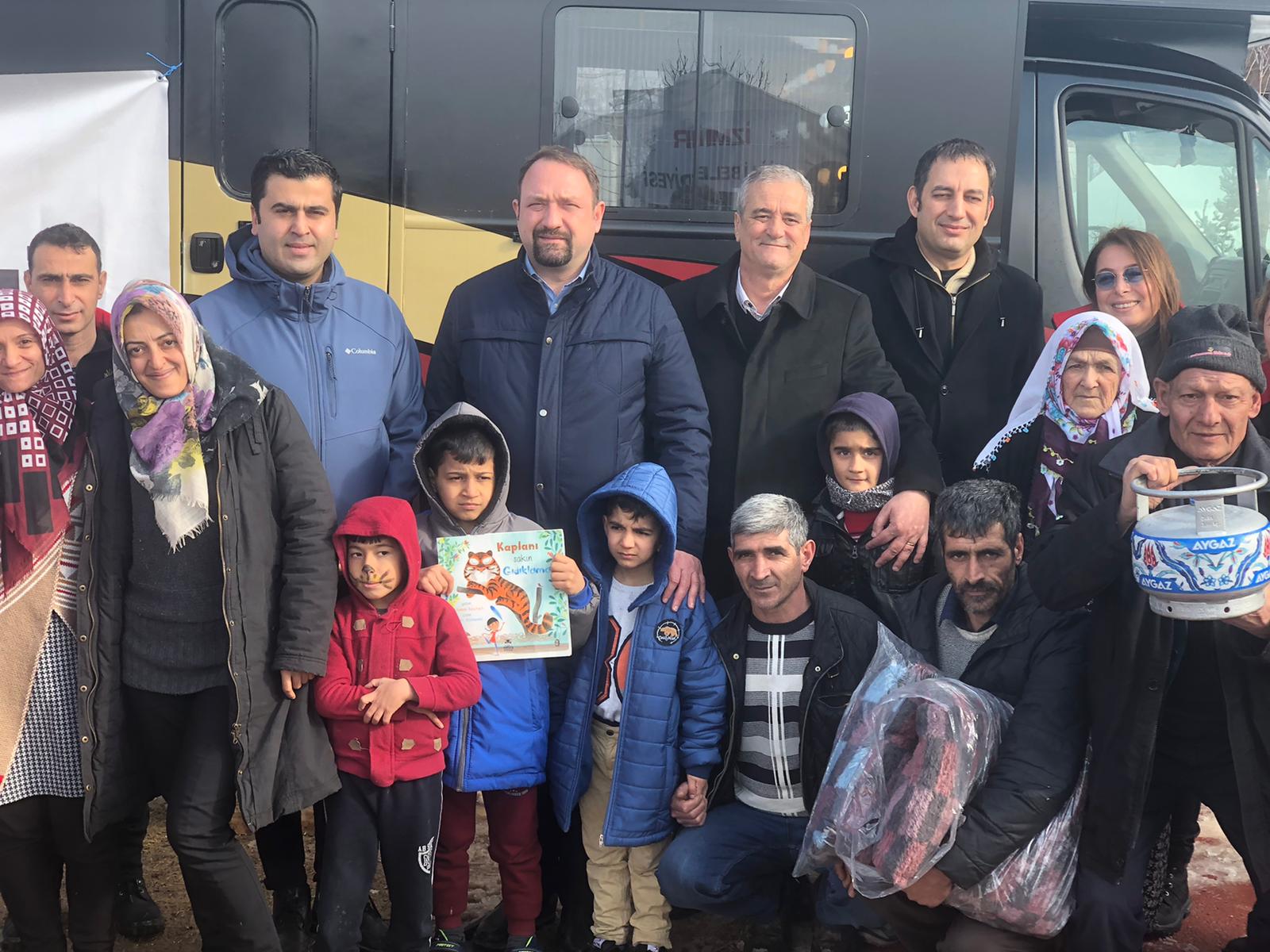 Başkan Gümrükçü ikinci kez depremzedelerin yanında!