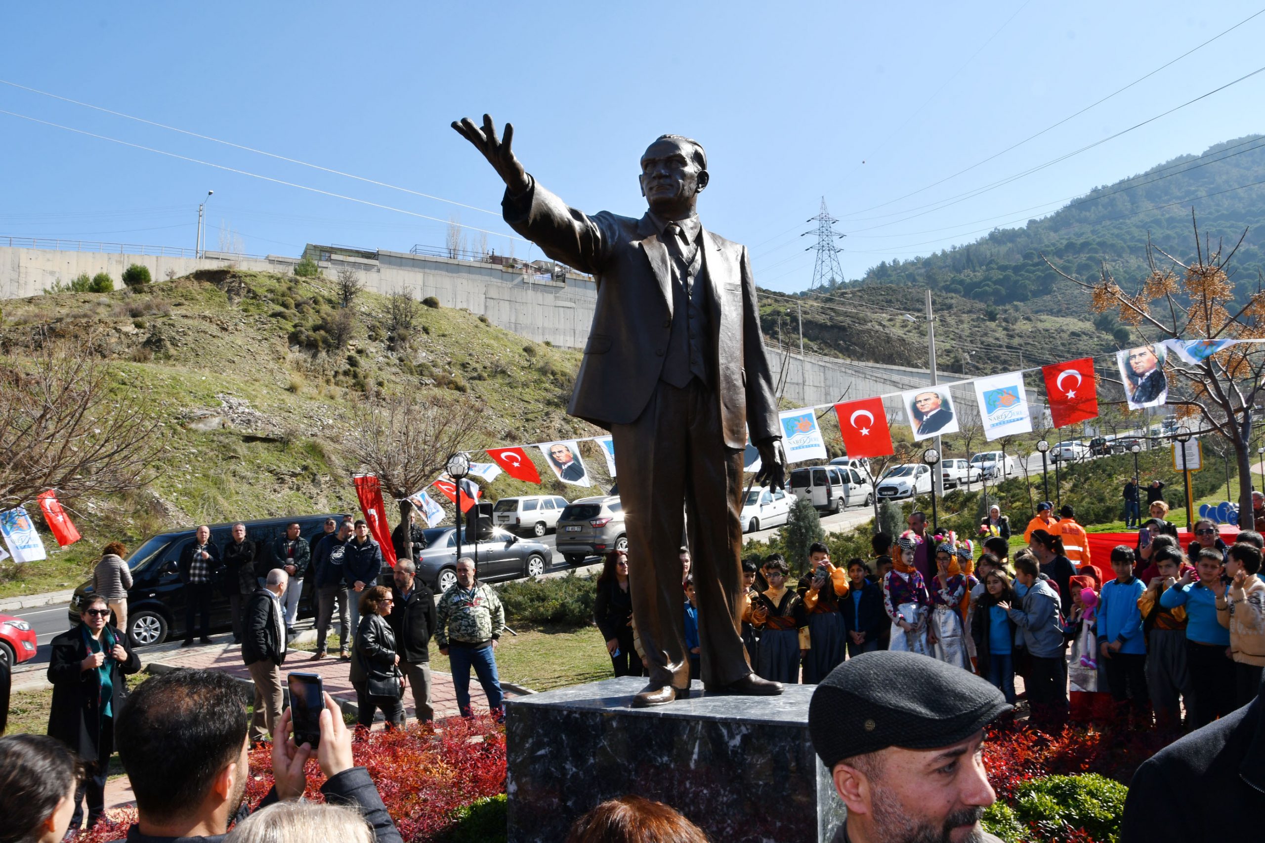 Narlıdere Atatürk Heykeli yeni yerine çok yakıştı!