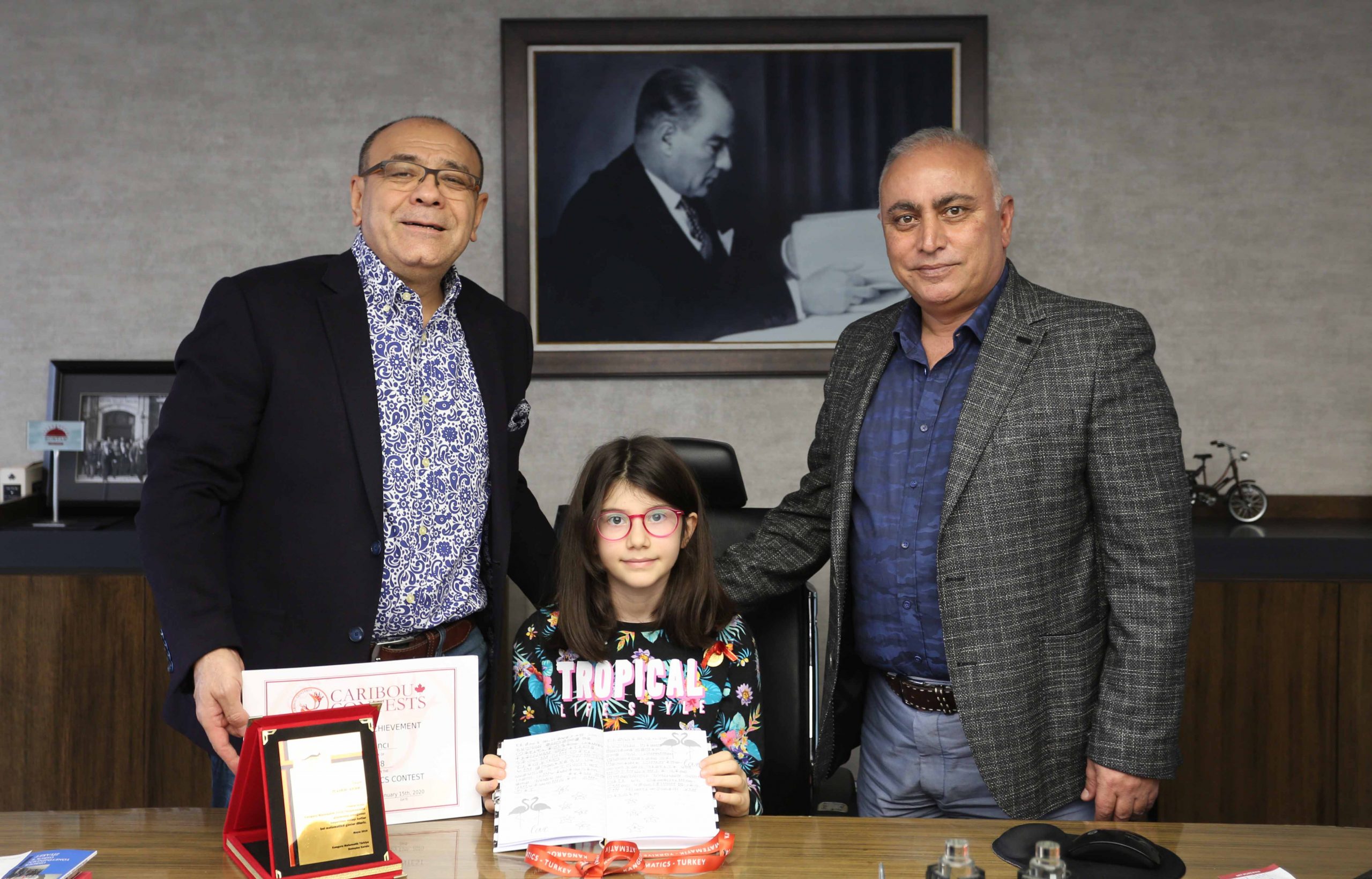 İzmir'in gururu Elanur’a İZSİAD’dan hayat boyu eğitim bursu!