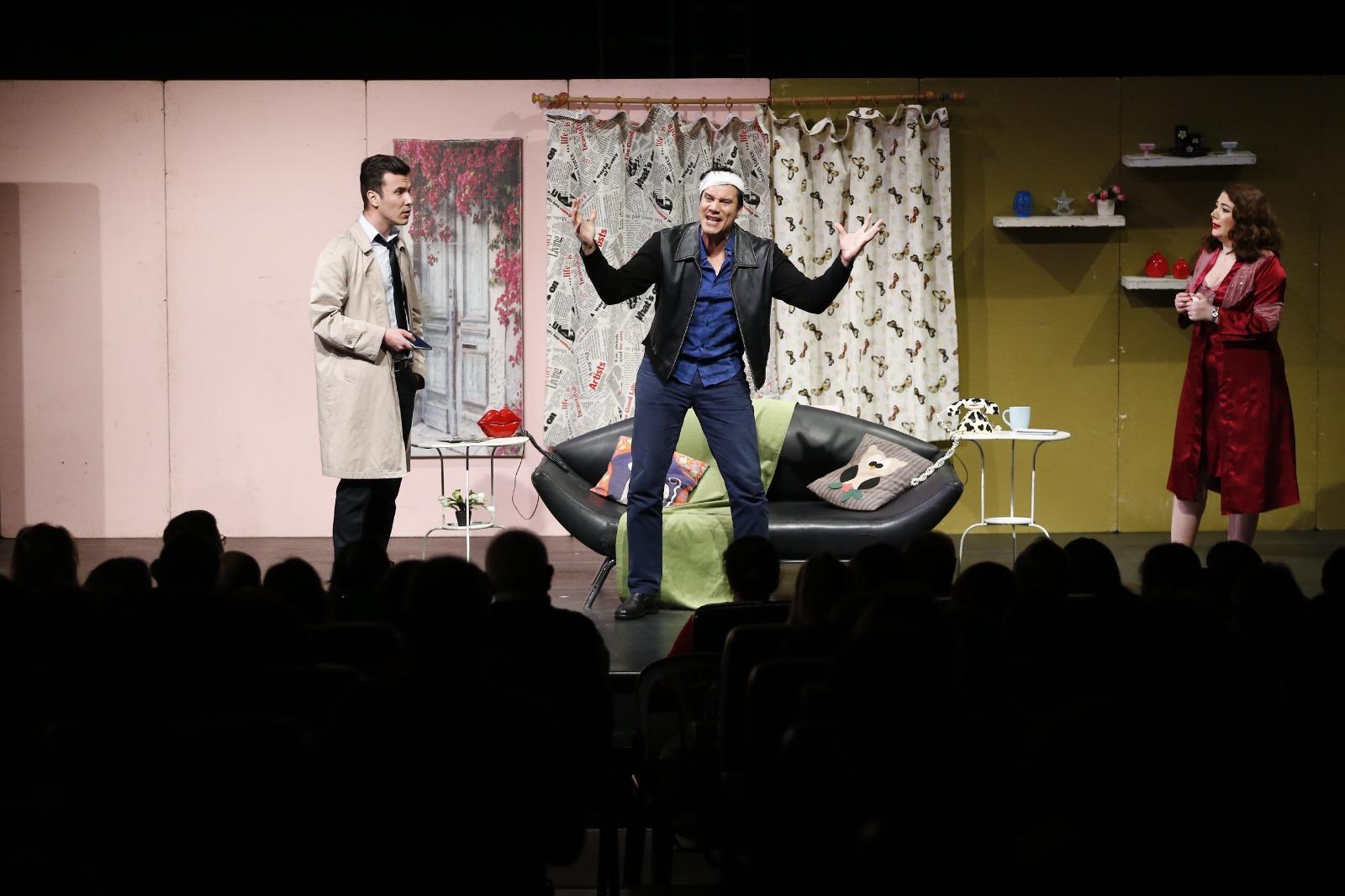 Konak’ta perde Elazığ için açıldı: Tiyatronun gelirleri depremzedelere gönderilecek!