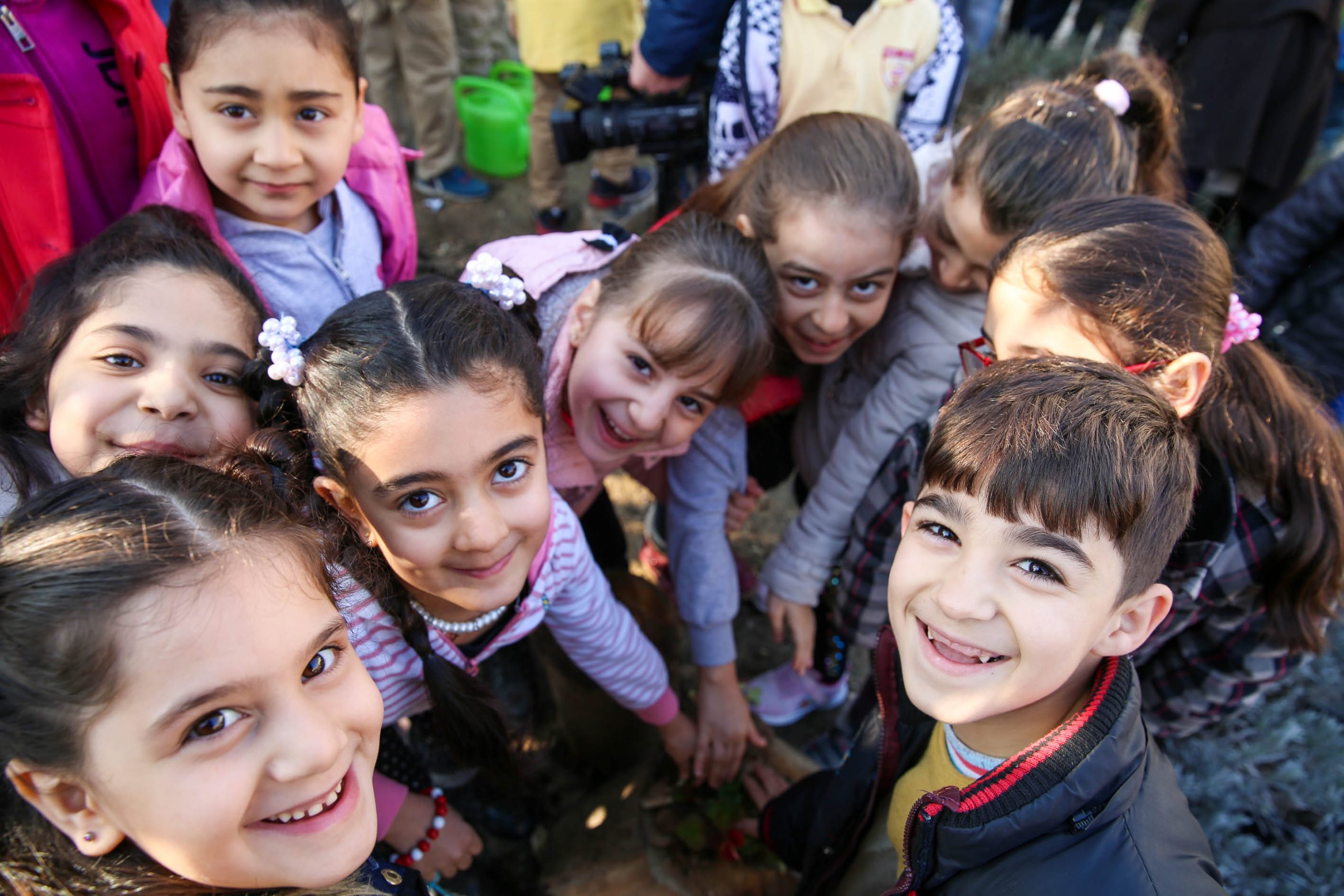 Bucalı miniklere “yeşil” aşısı: İlk kez toprakla buluştular