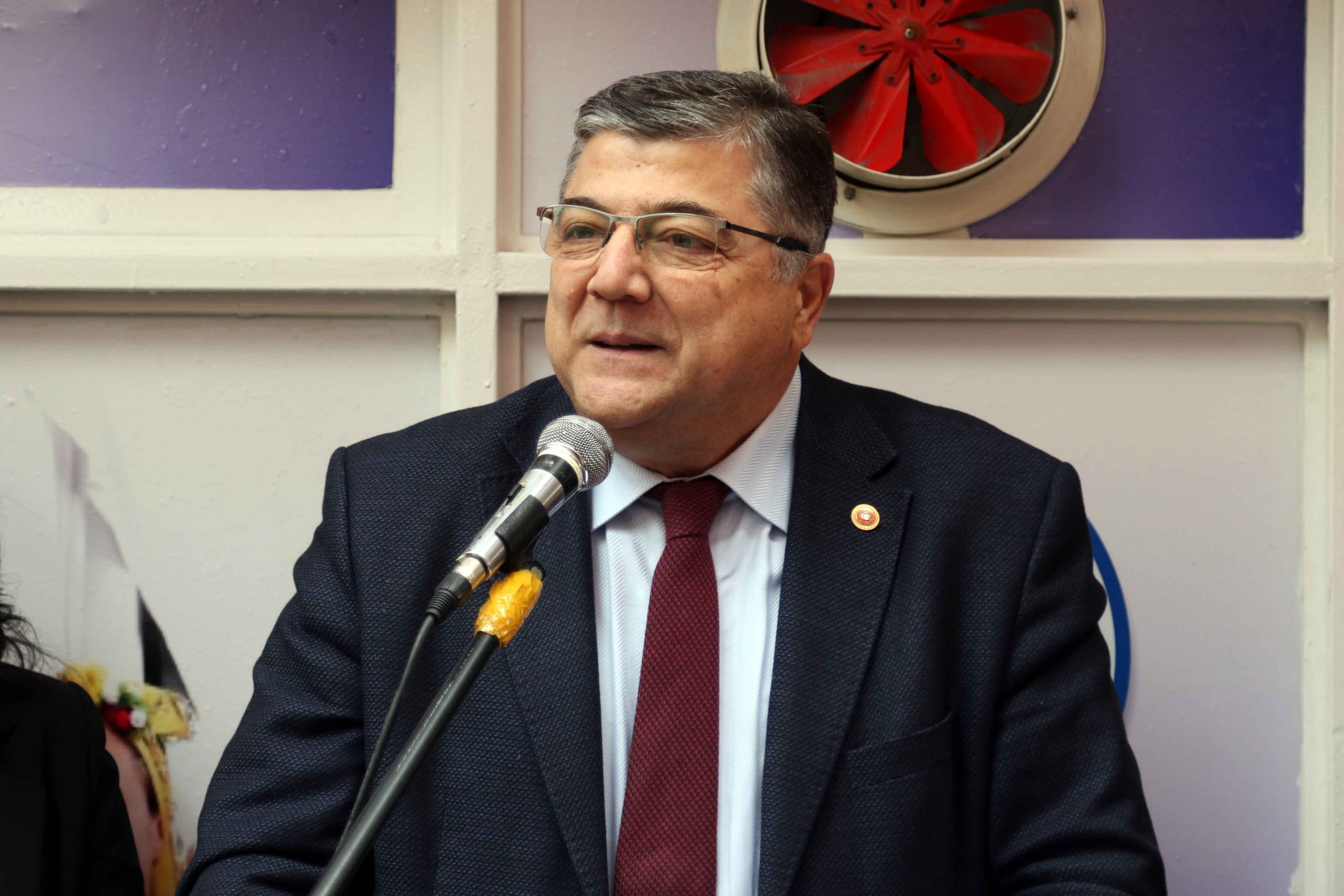 CHP’li Sındır, “Aydınlık bir Türkiye kadınlarımızın elinde yükselecek”