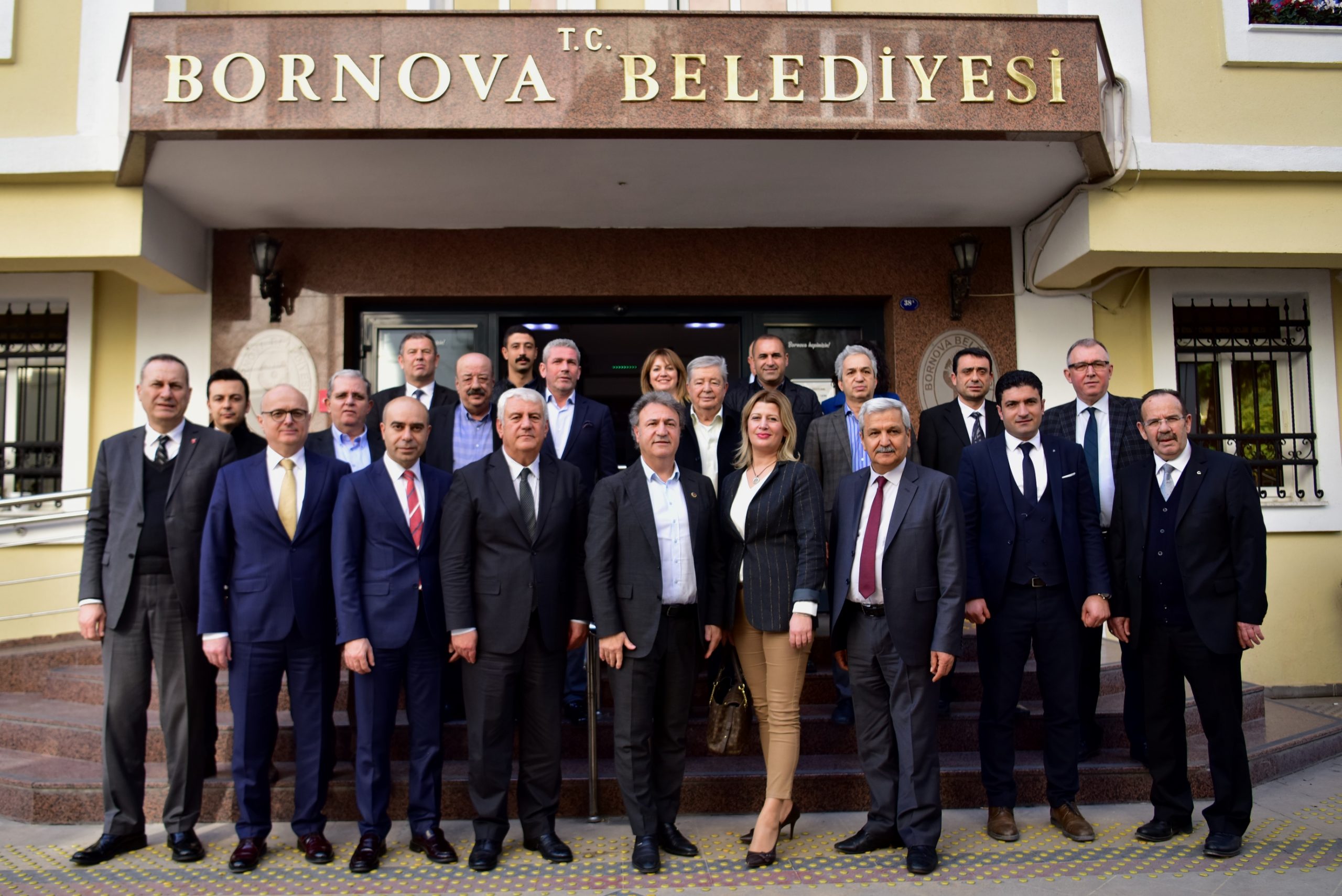 Bornova'da hem esnafa, hem vatandaşa “Destek Kart”