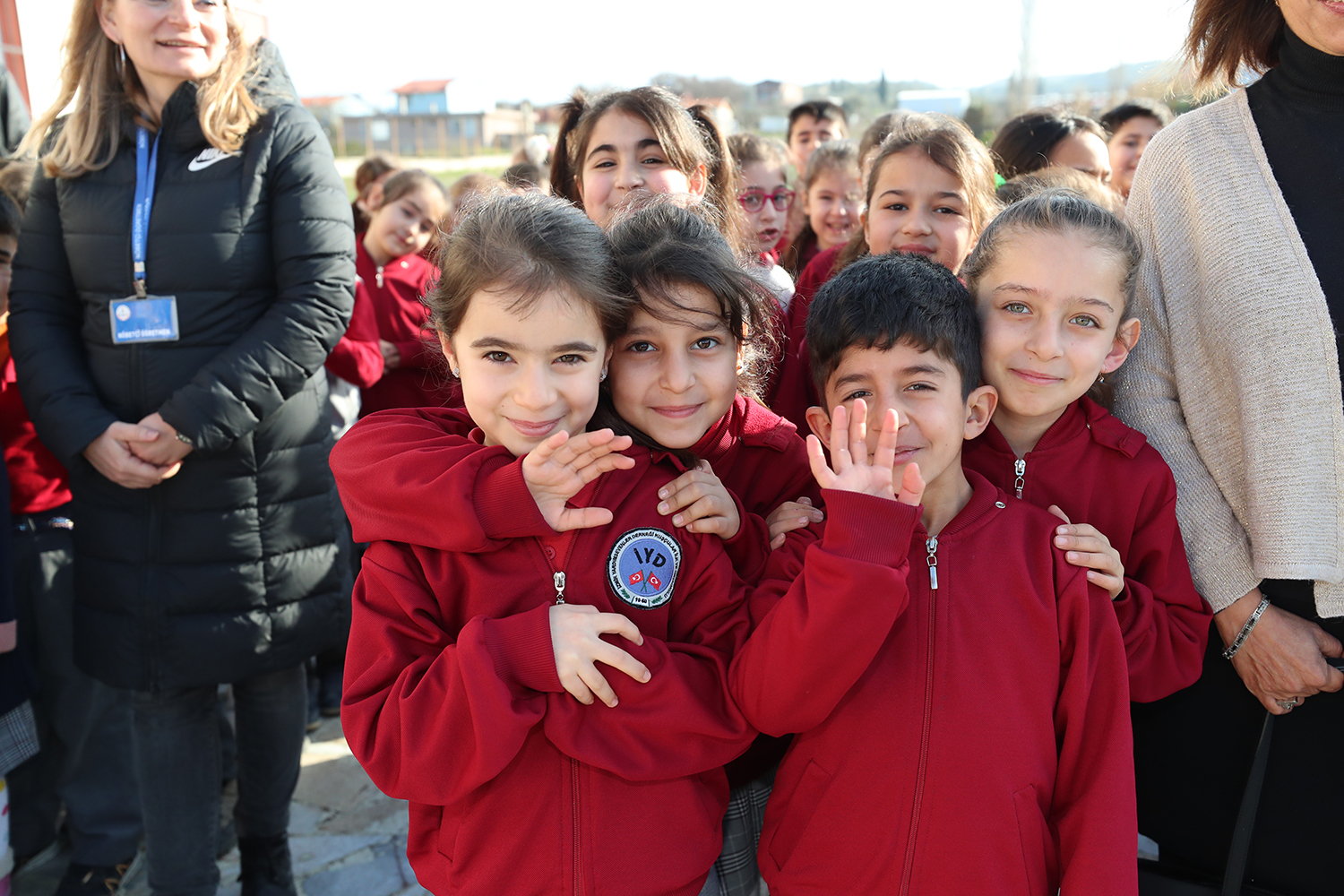 Urla’da eğitime destek!