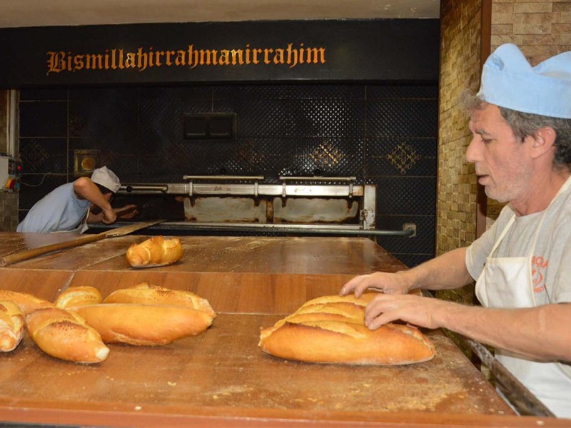 İzmirliler'e kötü haber. Ekmeğe zam geldi