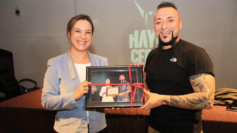 Hayko Cepkin'den Sengel'e övgüler: Başkan Efes Selçuk için büyük bir şans