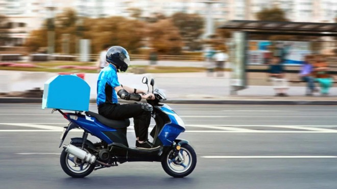 İzmirli motosikletli kuryeler sürücülere seslendi: Her gün ölüm tehlikesi yaşıyoruz!