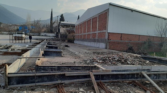 Kemalpaşa’ya modern kiraz alım merkezi