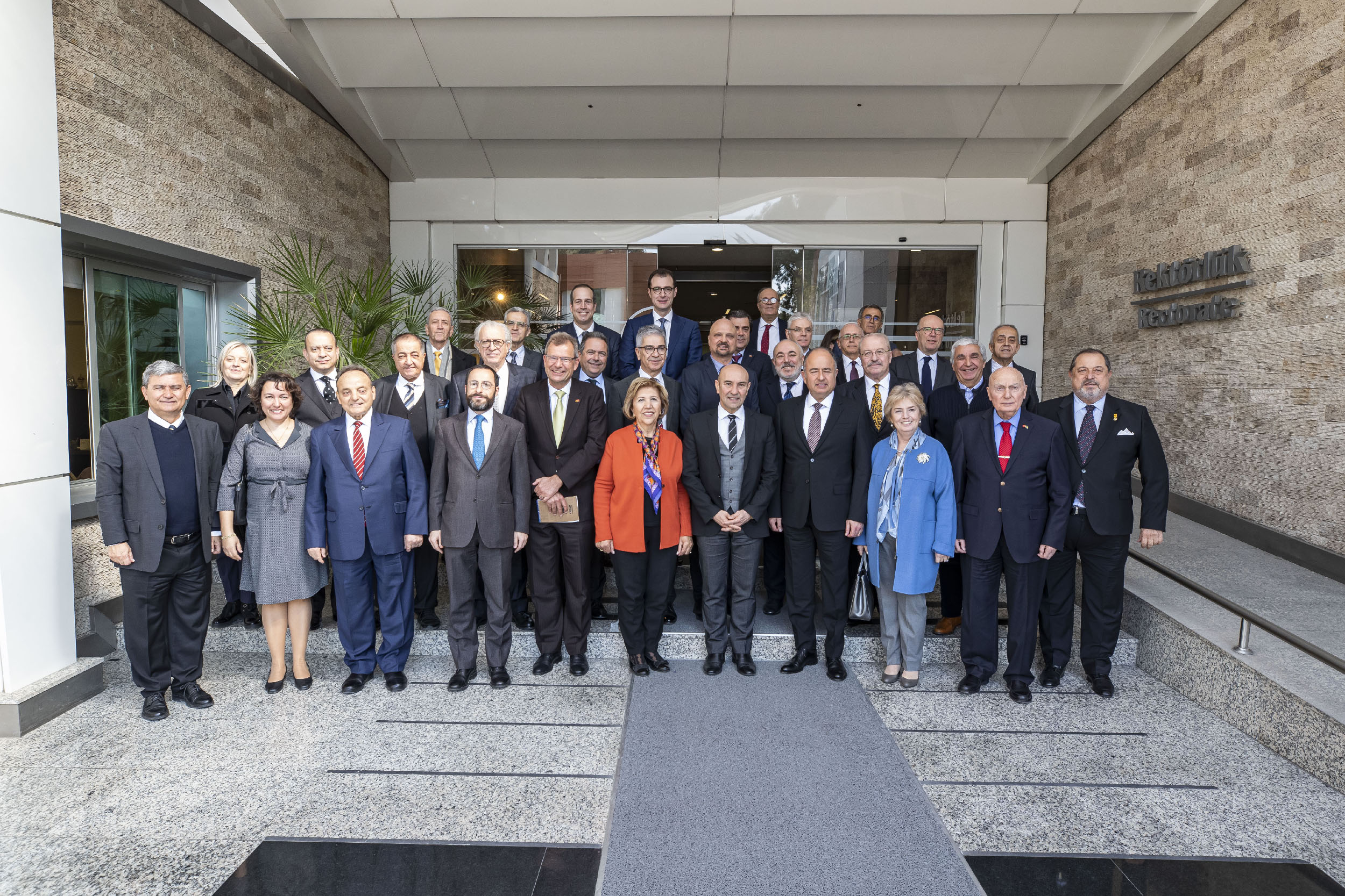 Soyer, İzmir'in uluslararası projelerini fahri konsoloslara anlattı