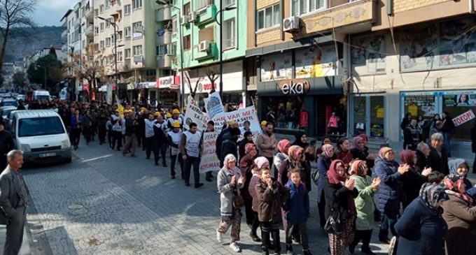 Soma’da tazminatları ödenmeyen madenciler eylemde: Verilen sözleri tutun!