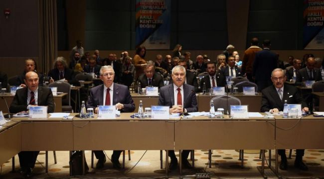 Soyer'in de katıldığı toplantıda CHP büyükşehir başkanları biraraya geldi