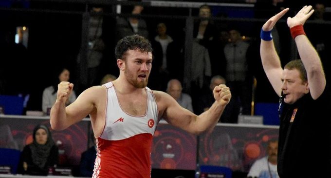 Milli güreşçi Süleyman Karadeniz, Avrupa şampiyonu oldu