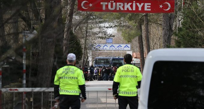 Yunanistan’dan sığınmacılara karşı ‘otobüslü’ önlem