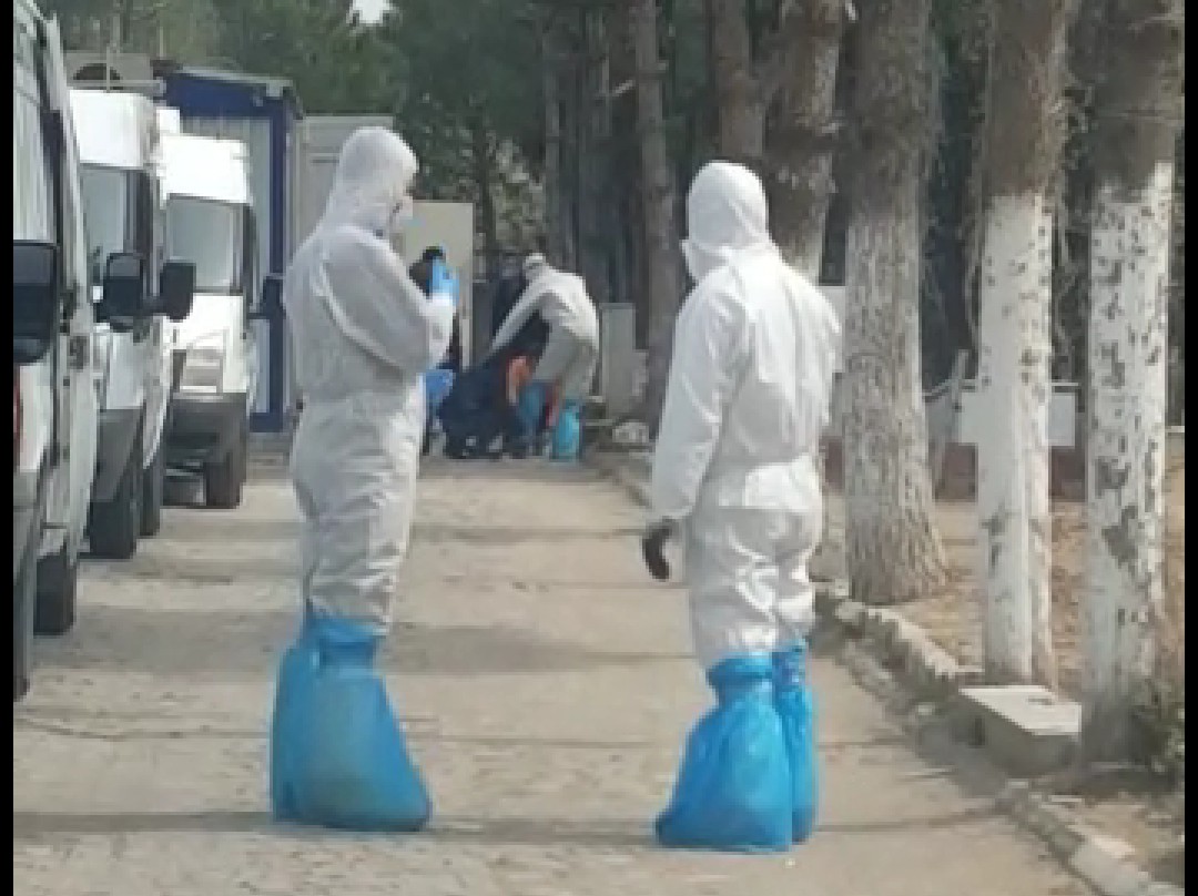 Koronavirüs ölümleri İzmir'in ilçelerine sıçradı. Bergama'dan korkutan görüntüler