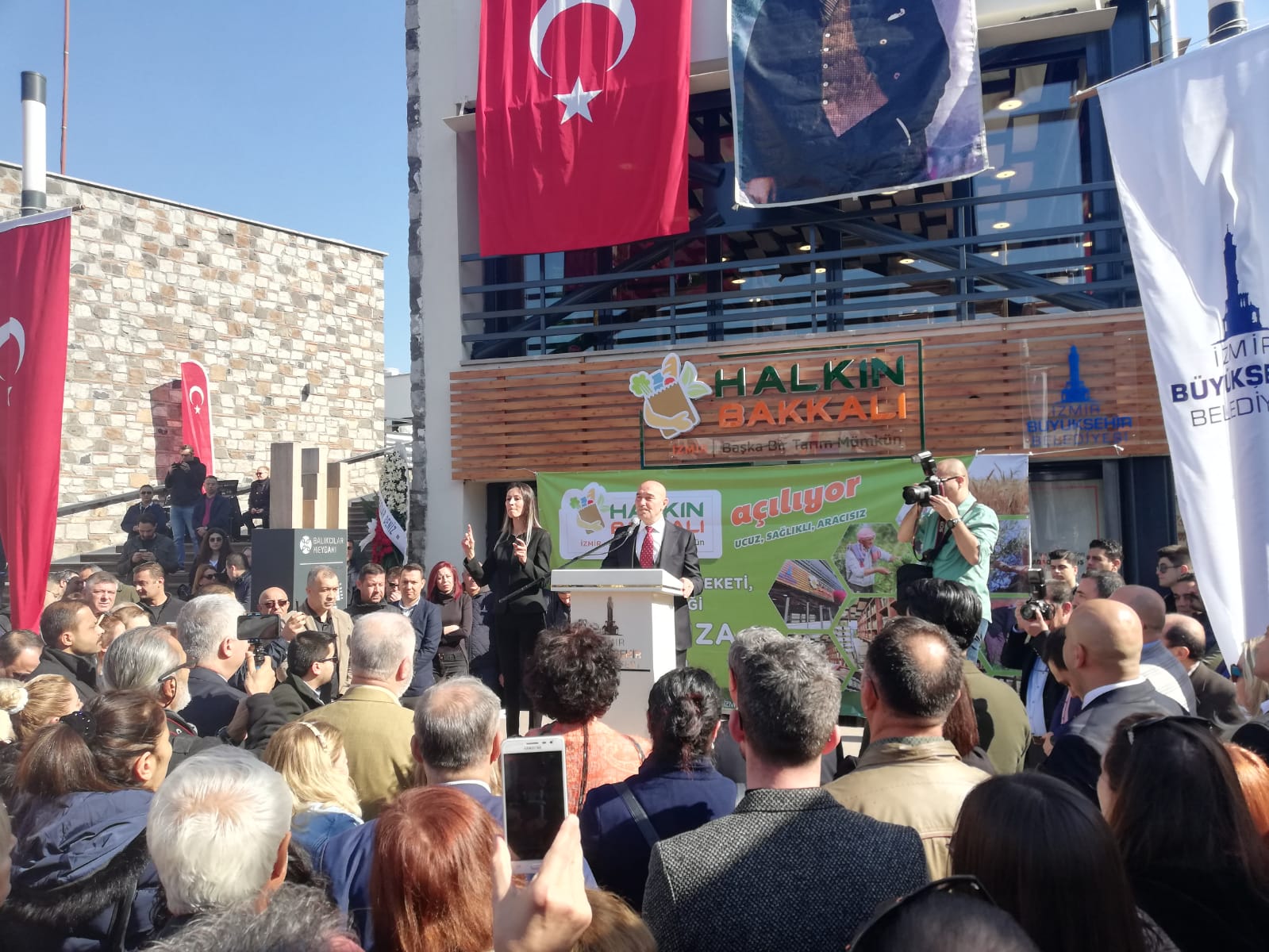 Soyer'in bir vaadi daha hayata geçirildi! Küçük üretici yaşasın diye 'Halkın Bakkalı' açıldı!