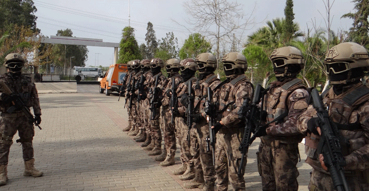 Sınırda ‘geri itmeleri engellemek’ için bin özel harekat polisi görevlendirildi!