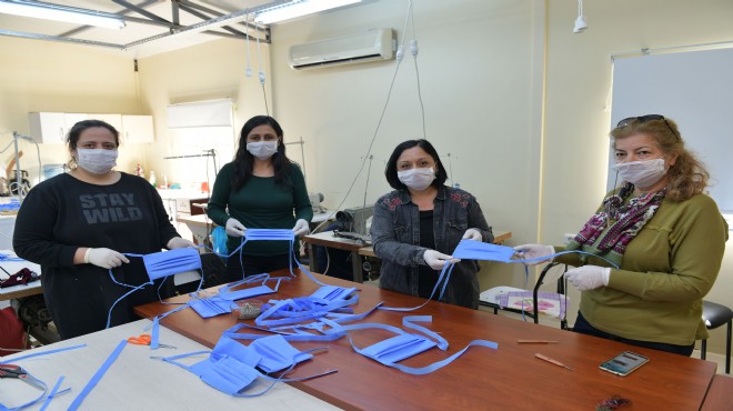 Virüsle mücadelede örnek: Çiğli'de sağlık personelinin maskesi belediyeden!